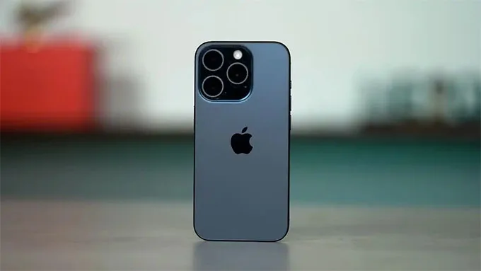 iPhone 15 Pro 128GB cũ được hoàn thiện từ titan