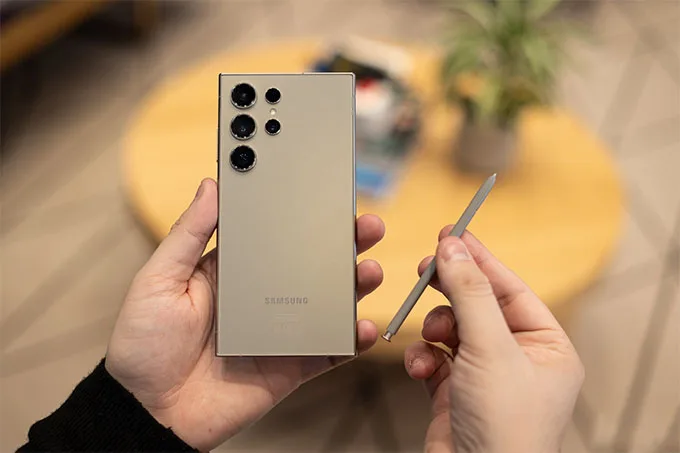 Khung titan cao cấp trên Galaxy S24 Ultra 512GB chính hãng
