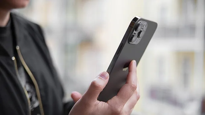 iPhone 14 Pro 128GB với thiết kế Dynamic Island và khung thép