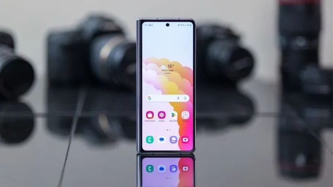 Samsung Galaxy Z Fold 5 256GB khi gập lại