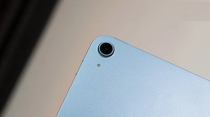 iPad Air 5 256GB Wifi được trang bị camera chính 12MP có thể chụp ảnh và quay video 4K.