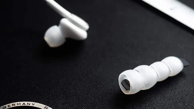 Tai nghe AKG S20 đi kèm nhiều kích thước nút tai