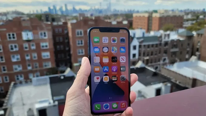 iPhone 12 được cung cấp sức mạnh từ chip A14 Bionic sản xuất trên tiến trình 5nm