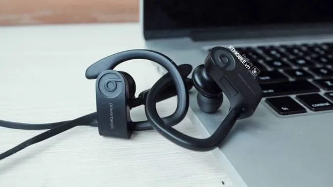 Thiết kế móc tai nghe PowerBeats 3 Wireless bằng kim loại dẻo cao cấp