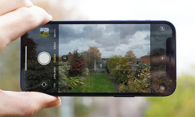 iPhone 12 mini cũ vẫn sở hữu cụm camera kép chất lượng