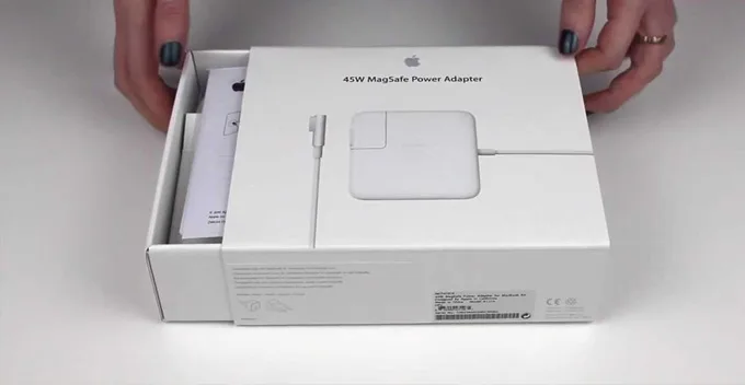Sạc Magsafe 2 Apple 85W Power MacBook Pro nhỏ gọn, dễ mang theo