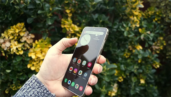 Samsung Galaxy S23 128GB bản Mỹ cũ chỉ có trọng lượng là 168g