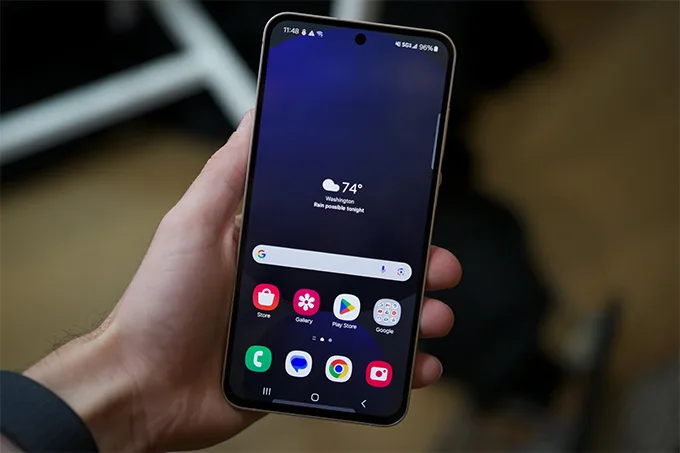 Samsung Galaxy S24 FE 128GB đi kèm với màn hình FHD+ 6,7 inch
