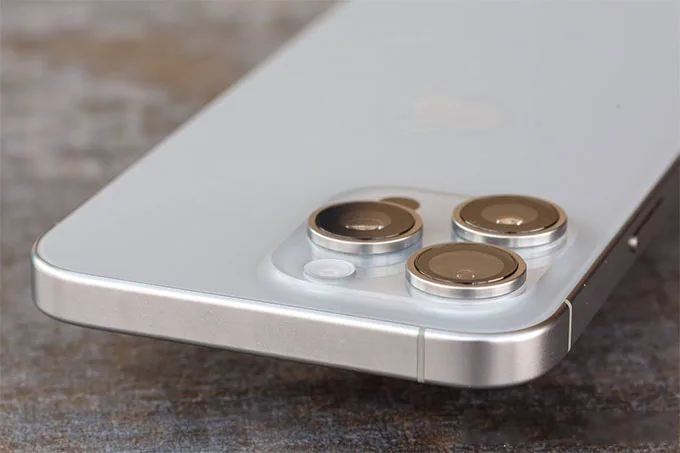 Camera iPhone 15 Pro Max 512GB VN/A được trang bị 3 ống kính