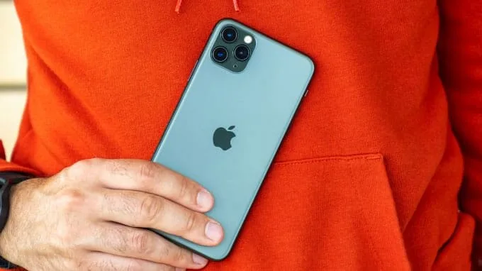 iPhone 11 Pro Max 512GB cũ sở hữu 3 camera chụp ảnh đẹp