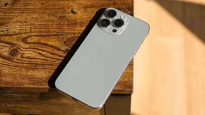 Ngoại hình iPhone 15 Pro 512GB cũ vẫn mới, không trầy xước