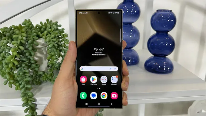 Galaxy S24 Ultra 1TB đi kèm màn hình hiển thị xuất sắc