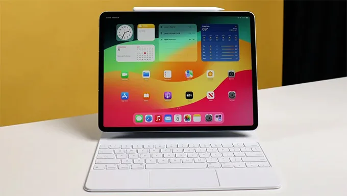 Màn hình Liquid Retina 13 inch của iPad Air 7 5G xuất sắc về màu sắc