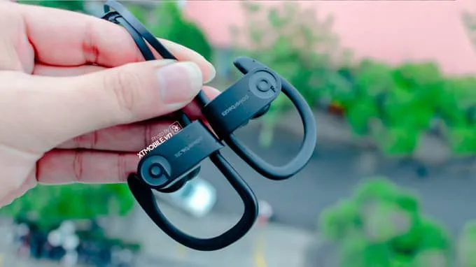 Tai nghe PowerBeats 3 Wireless có thiết kế in-ear, mang phong cách sporty mạnh mẽ, năng động