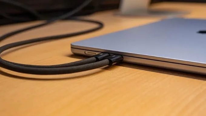 cổng kết nối của Macbook Air 15 inch M4 Chính hãng (VN/A)