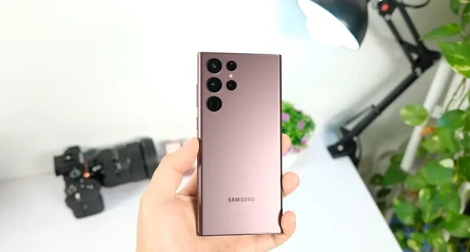 Samsung Galaxy S22 Ultra cũ thời thượng, khác biệt