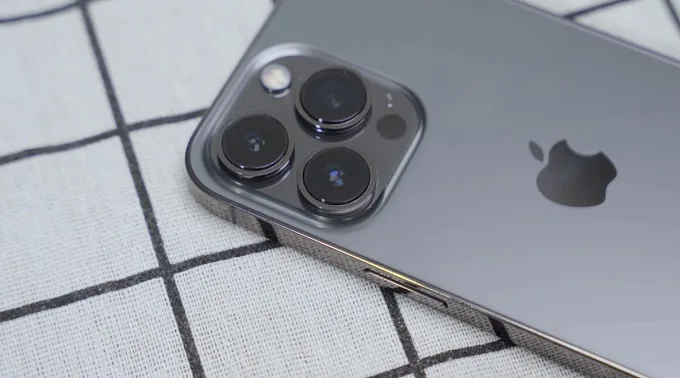Cụm 3 camera iPhone 13 Pro 256GB cũ hỗ trợ chụp Macro và quay phim chuyên nghiệp