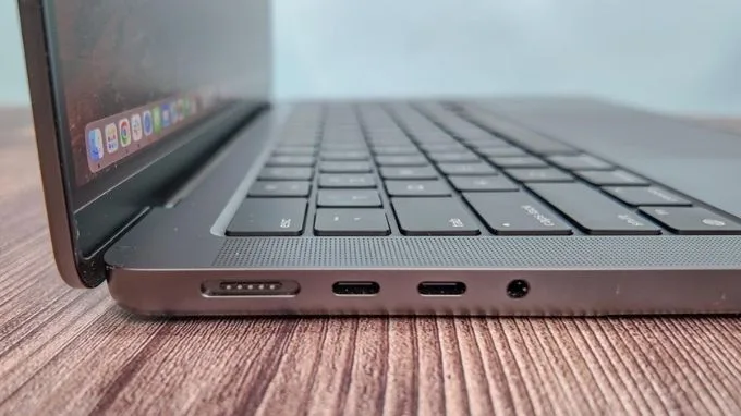 cổng kết nối của MacBook Pro 14inch M4 Pro (12CPU-16GPU) chính hãng (VN/A)