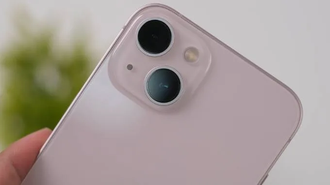 Cụm camera chéo đặc trưng trên iPhone 13 Mini 256GB cũ