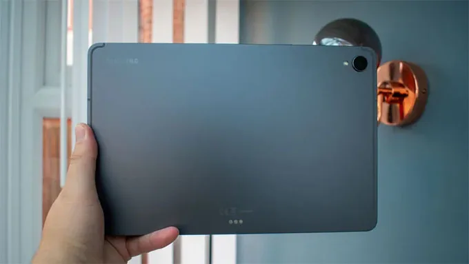 Galaxy Tab S11 Wifi CTy duy trì ngôn ngữ thiết kế phẳng