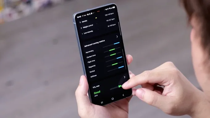 Chiếc đồng hồ Samsung này còn được bổ sung Daily Cardio Load