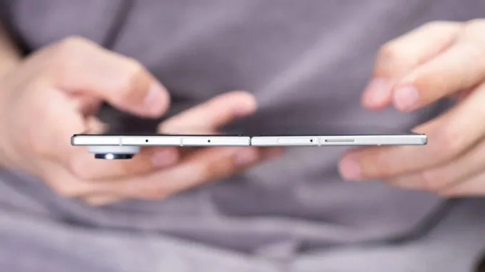 Galaxy Z Fold8 Ultra cho cảm giác cầm nắm thoải mái hơn