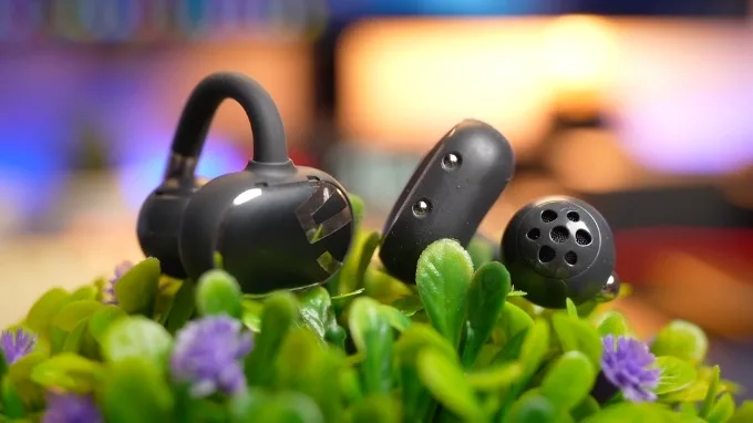 SoundPEATS Clip1 mang đến thời lượng pin khá ấn tượng đối với một mẫu tai nghe open-ear