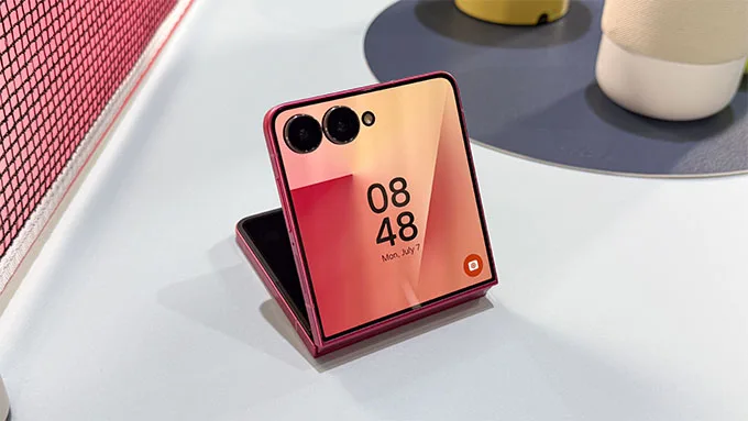 Vì sao Galaxy Z Flip có giá thấp hơn?