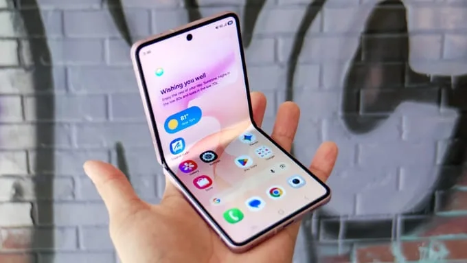 Samsung Galaxy Z Flip8 5G 512GB sở hữu màn hình chính Dynamic AMOLED 2X kích thước 6.9 inch