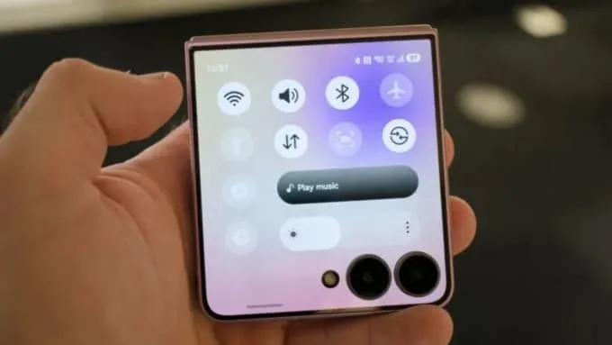Galaxy Z Flip8 5G 512GB được cài sẵn One UI 9 dựa trên Android 17