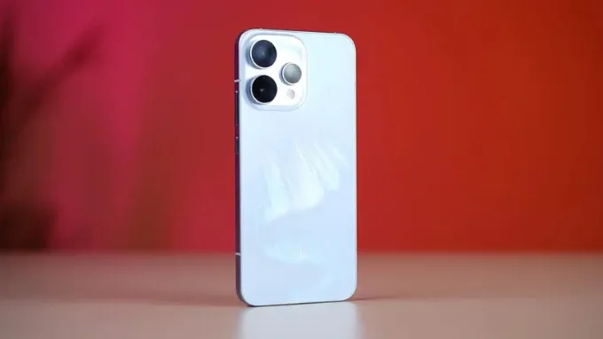 Oppo Reno 15 sở hữu kích thước 158 x 74.83 x 7.89 mm