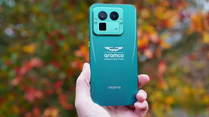 Nếu ưu tiên một chiếc flagship có hiệu năng mạnh và tốc độ sạc cực nhanh, Realme GT 8 Pro là cái tên rất đáng chú ý