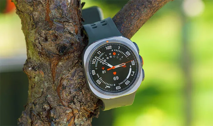 Samsung Galaxy Watch Ultra 2 được trang bị màn hình Super AMOLED 1,52 inch