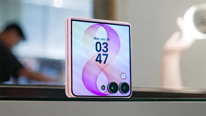 Có nên nâng cấp lên Galaxy Z Flip 8?