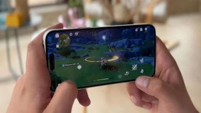 Với các tác vụ nặng hơn như chơi game đồ họa cao, máy vẫn đủ sức đáp ứng trọn vẹn một ngày làm việc