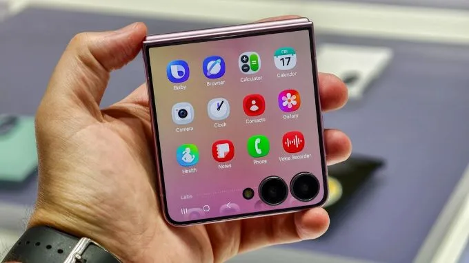 Gemini Live hỗ trợ chia sẻ camera và trò chuyện theo ngữ cảnh