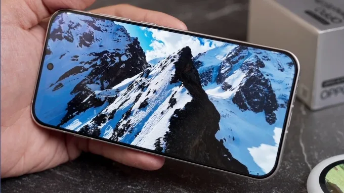 OPPO Reno16 Pro giải quyết được vấn đề phần khuyết nhờ camera đục lỗ