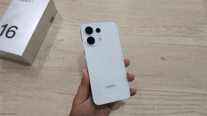OPPO Reno16 F 5G giữ nguyên ngôn ngữ thiết kế vuông vức