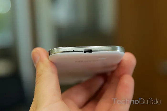 Samsung-Galaxy-S4-USB-Port