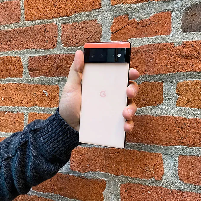 So sánh chi tiết Google Pixel 6 và Samsung Galaxy Note 20 Ultra  ngoại hình