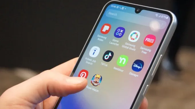 Galaxy A34 chiến thắng trong phần so sánh màn hình