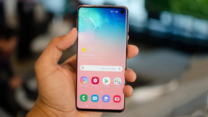 Galaxy S10 Bản Hàn có màn hình Infinity-O hay còn gọi màn hình nốt ruồi đến từ Samsung