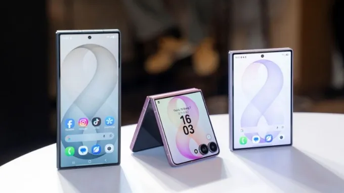 Galaxy Z 8 Series được tối ưu hóa cả về dung lượng pin lẫn tốc độ nạp lại năng lượng