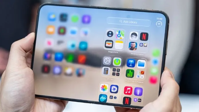 iPhone Duo sở hữu màn hình ngoài Super Retina XDR 5.4 inch và màn hình trong 7.6 inch