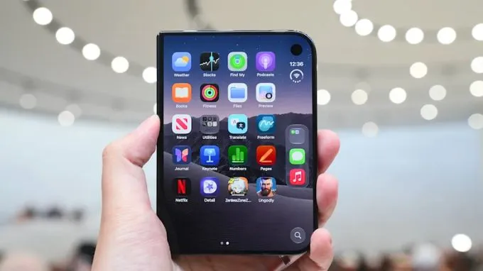 iPhone Duo 512GB sở hữu hai viên pin được bố trí ở hai bên thân máy