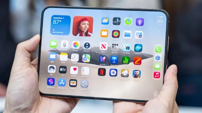 Điểm tạo nên sự khác biệt rõ nhất trên iPhone Duo là thiết kế gập