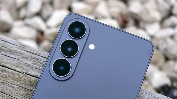 Samsung S26 Plus duy trì bộ ba ống kính quen thuộ
