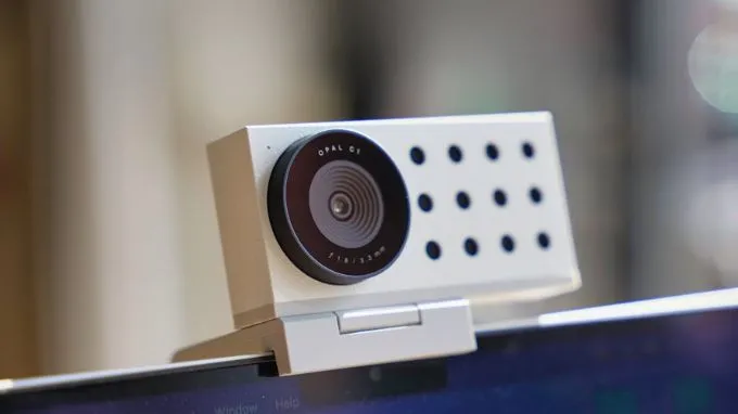 MacBook Neo có cần webcam rời không?