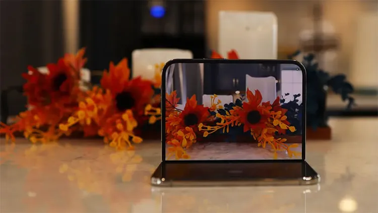 Giá bán và thách thức độ bền màn hình của iPhone Duo