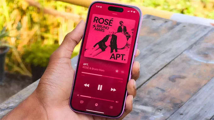 iPhone 16 có màn hình 6.1 inch, độ phân giải 2556 x 1179 pixel.